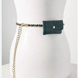 - Anthropologie  Green Chain Belt Coin Pouch XS/S